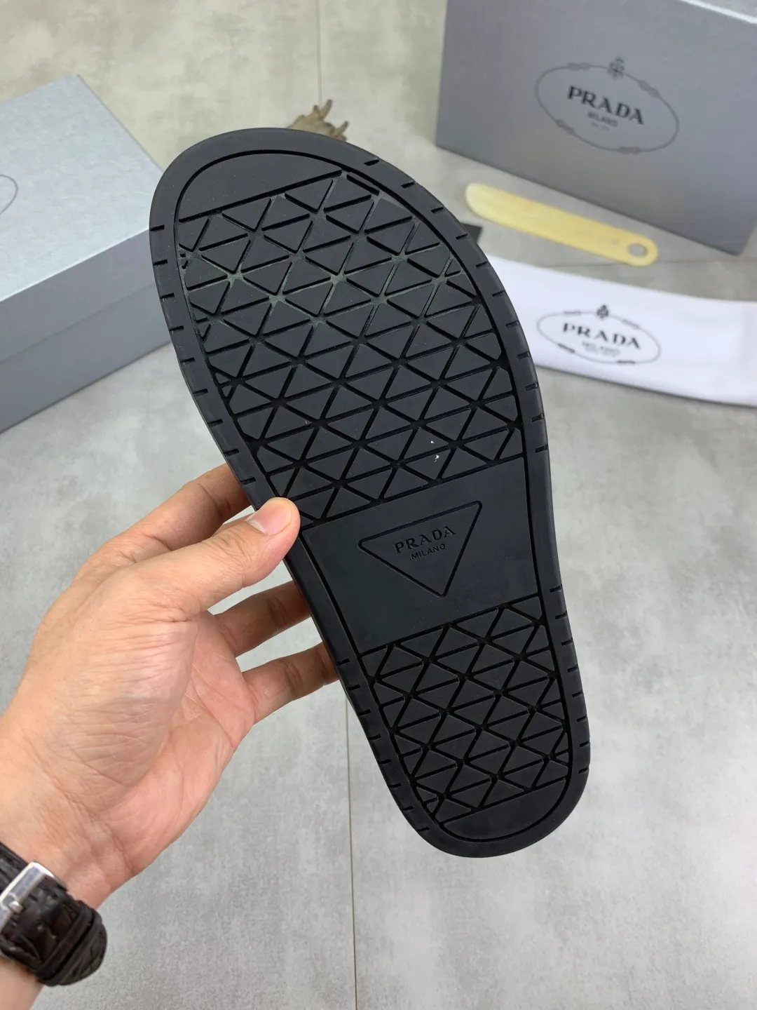 Men's shoes 💰P340💰【New style】🎁🎁🎁 PRADA Prada's new casual slippers, original official website, perfect workmanship, transmitting a kind of noble luxury, sublimating its definition of luxury in Prada's high-end extraordinary craftsmanship. Original combination outsole, code number: 38-44 (45 customized) Multiple colors 🉑️ to choose from